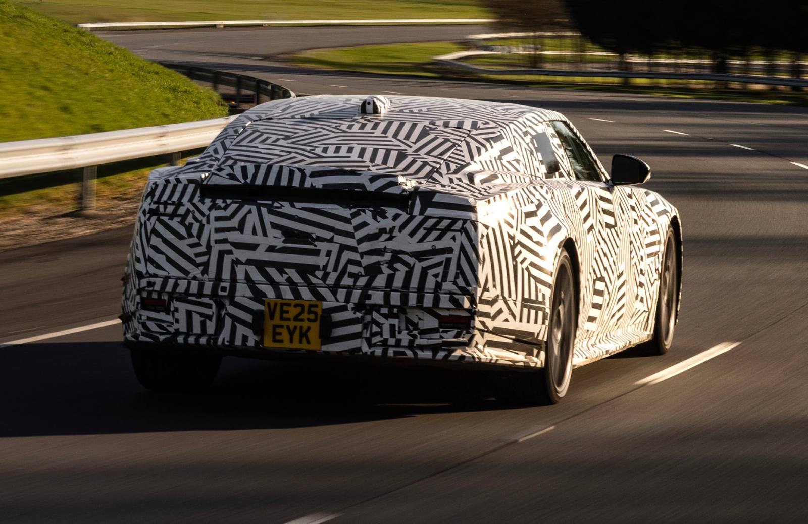 Jaguar vierdeurs elektrische GT achterkant prototype